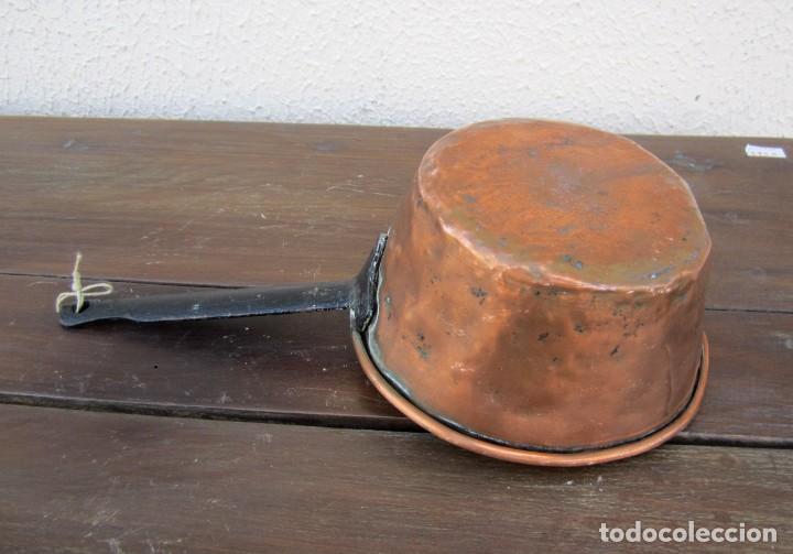 Antig&uuml;edades: Cazo de cobre y mango de forja - Foto 3