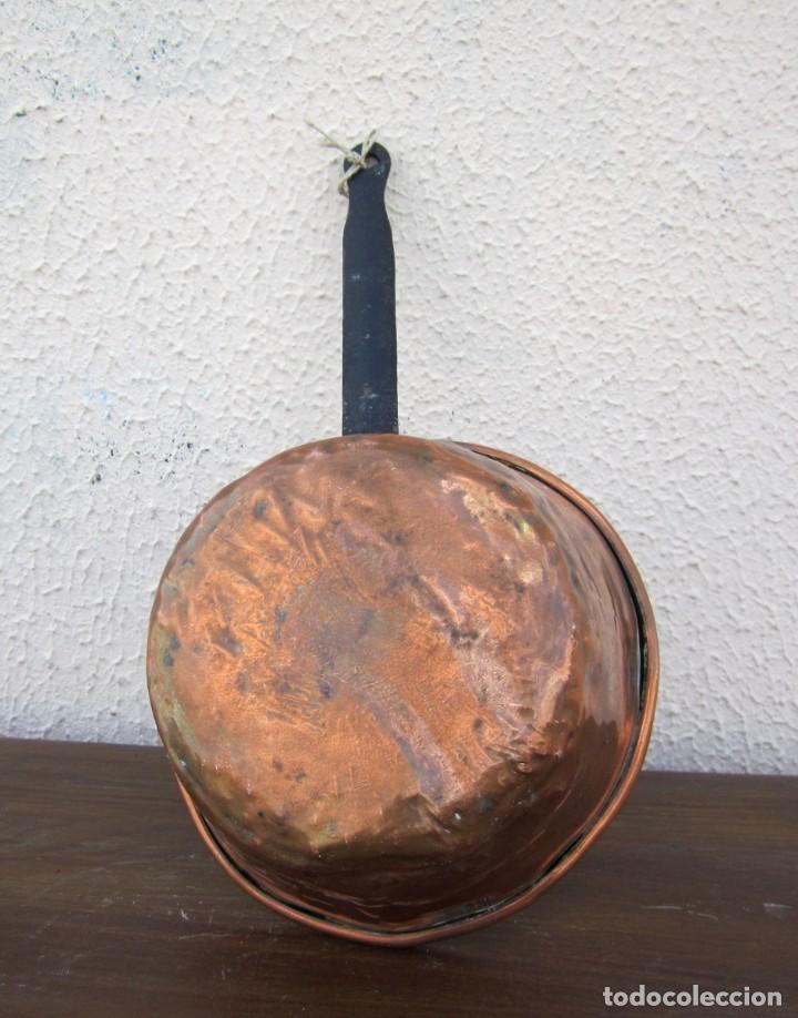 Antig&uuml;edades: Cazo de cobre y mango de forja - Foto 5