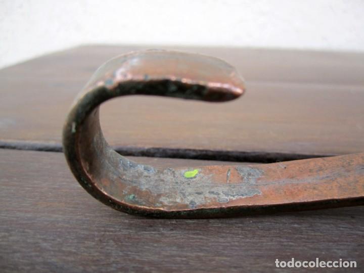 Antig&uuml;edades: Cucharon de cobre macizo de una pieza - Foto 2
