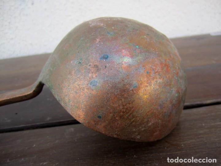 Antig&uuml;edades: Cucharon de cobre macizo de una pieza - Foto 3