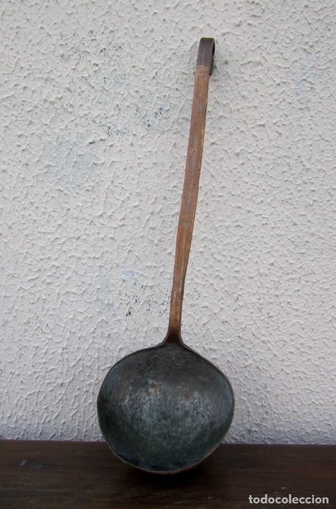Antig&uuml;edades: Cucharon de cobre macizo de una pieza - Foto 4