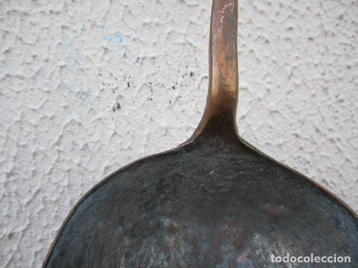 Antig&uuml;edades: Cucharon de cobre macizo de una pieza - Foto 5