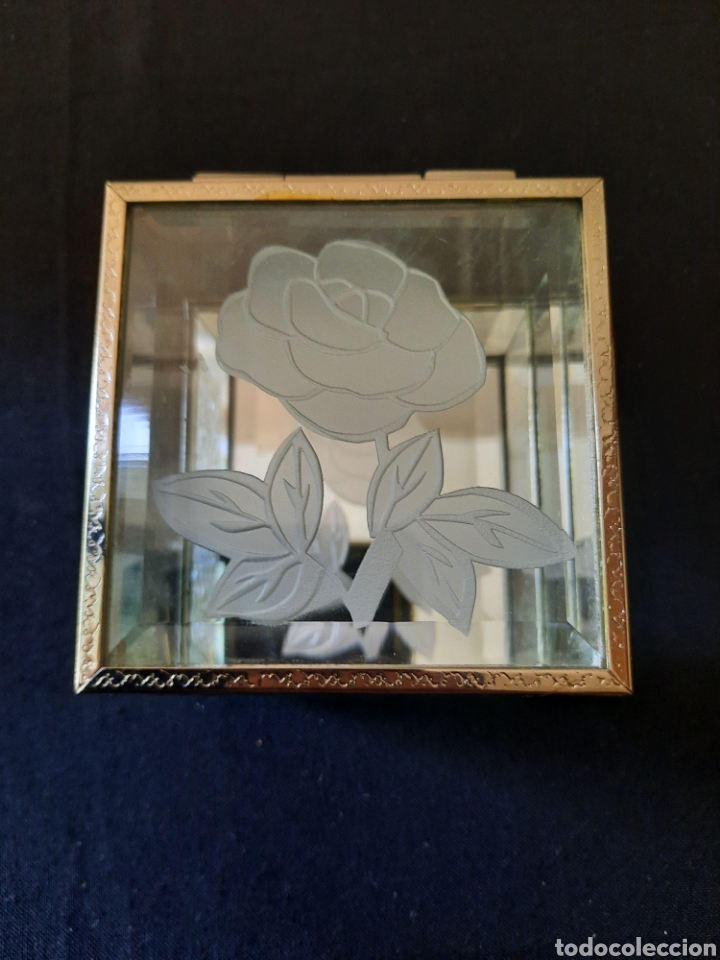 Antig&uuml;edades: Caja joyero metal y cristal biselado grabado.