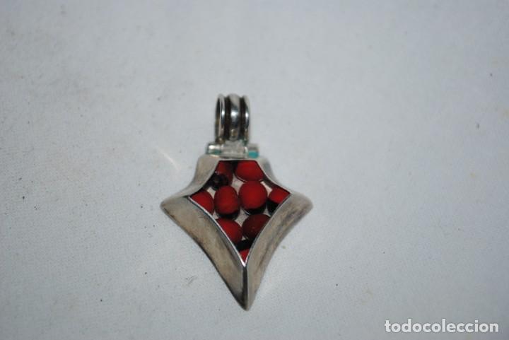 Antig&uuml;edades: COLGANTE DE PLATA EN FORMA DE FLECHA - Foto 1
