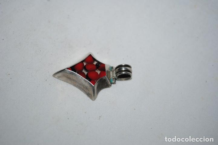 Antig&uuml;edades: COLGANTE DE PLATA EN FORMA DE FLECHA - Foto 3