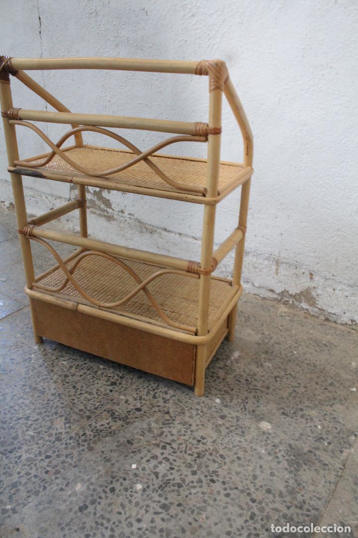 Antig&uuml;edades: estante de mimbre - Foto 3
