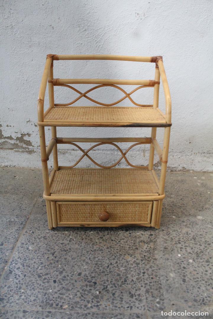 Antig&uuml;edades: estante de mimbre - Foto 4