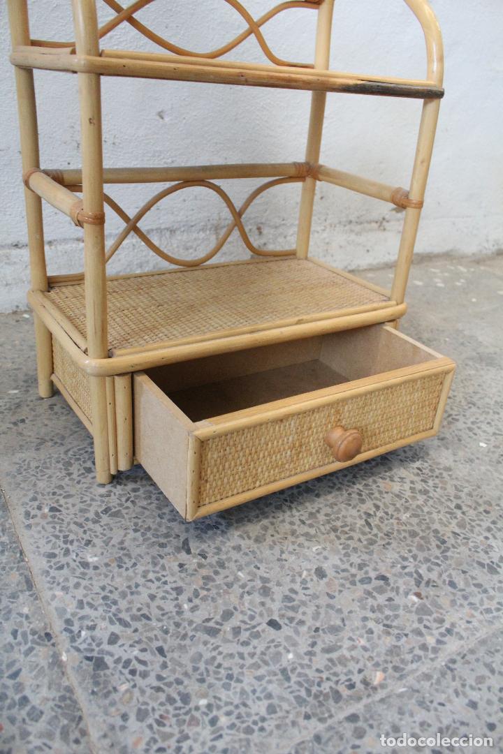 Antig&uuml;edades: estante de mimbre - Foto 5