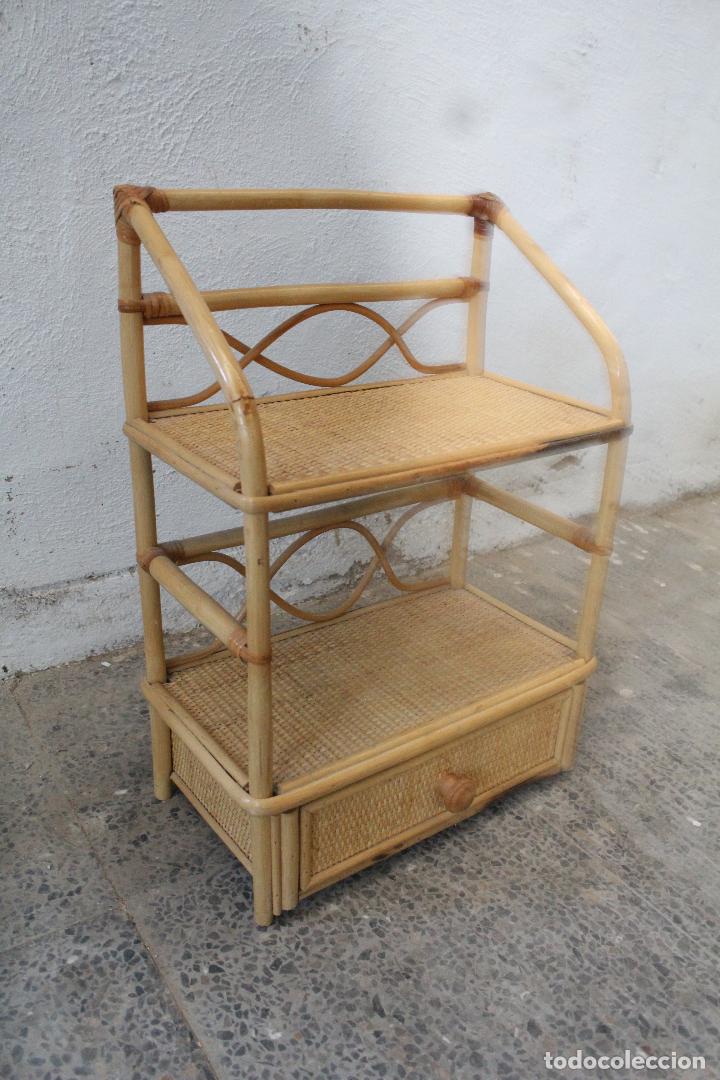 Antig&uuml;edades: estante de mimbre - Foto 6