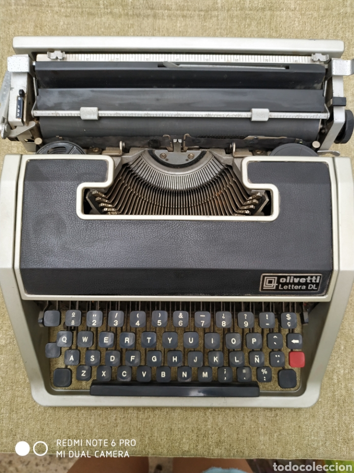 Antig&uuml;edades: Maquina de escribir - Foto 1