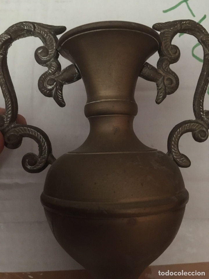 Antig&uuml;edades: 2 jarrones de metal - Foto 3