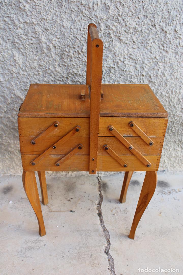 Antig&uuml;edades: costurero de madera 3 pisos - Foto 1