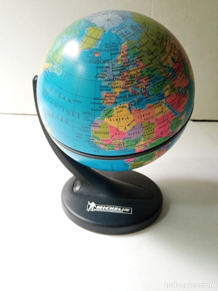Antig&uuml;edades: Globo terraqueo sobre mesa Michelin - Foto 1