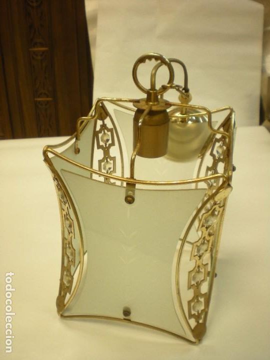 Antiques: LAMPARA CON PEDRERIA Y CRISTAL SEMITRASLUCIDO CON DIBUJOS. MEDIDAS 18x18cm H31cm