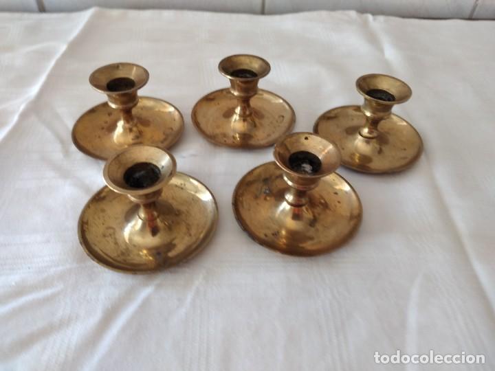 Antig&uuml;edades: Lote de 5 palmatorias de laton. - Foto 1