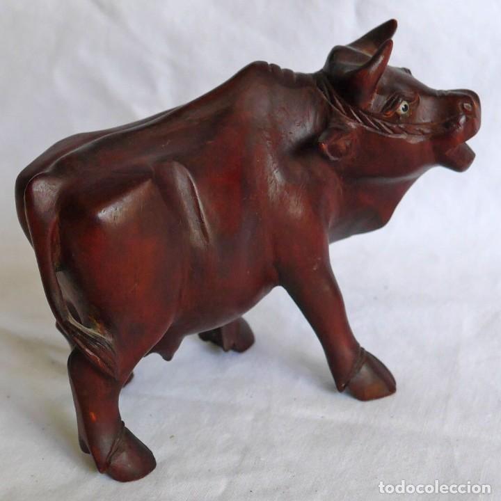 Antig&uuml;edades: Figura de vaca tallada en madera - Foto 1