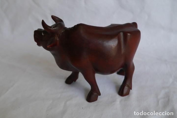 Antig&uuml;edades: Figura de vaca tallada en madera - Foto 4