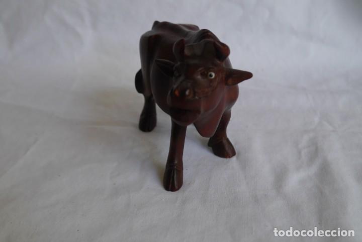 Antig&uuml;edades: Figura de vaca tallada en madera - Foto 5