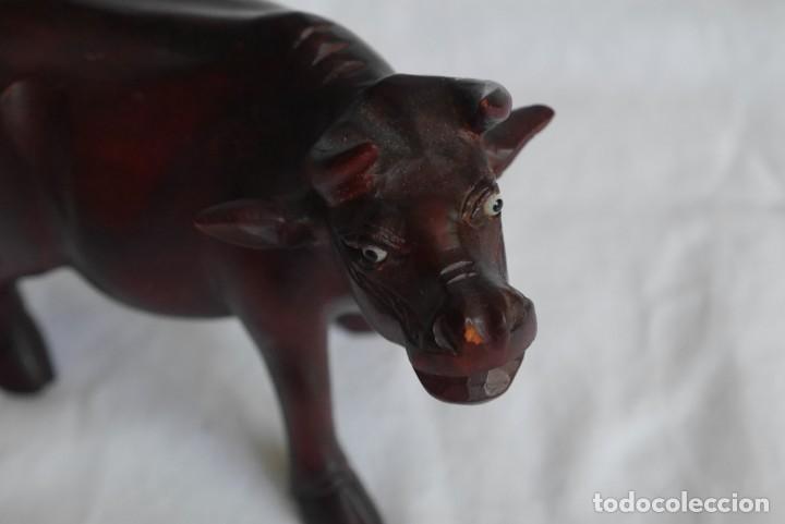 Antig&uuml;edades: Figura de vaca tallada en madera - Foto 6