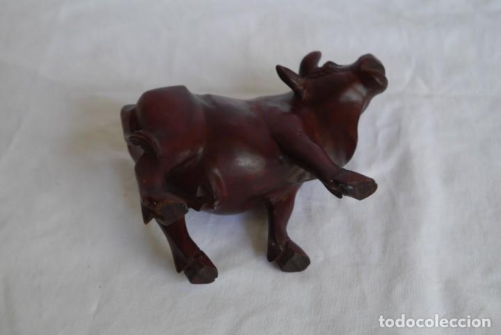 Antig&uuml;edades: Figura de vaca tallada en madera - Foto 7