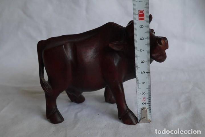 Antig&uuml;edades: Figura de vaca tallada en madera - Foto 8