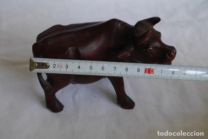 Antig&uuml;edades: Figura de vaca tallada en madera - Foto 9