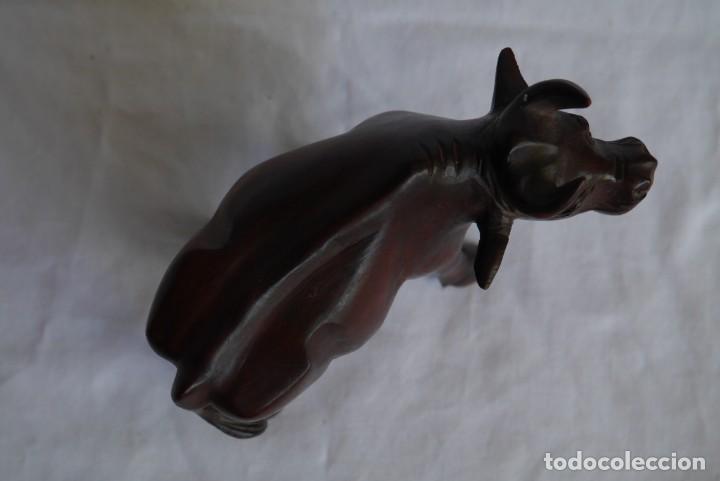 Antig&uuml;edades: Figura de vaca tallada en madera - Foto 10