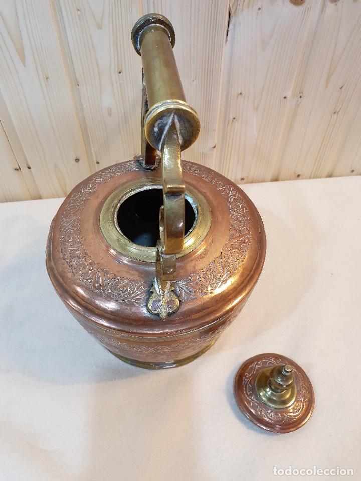 Antig&uuml;edades: TETERA DE COBRE Y LATON CON GRABADOS - Foto 4