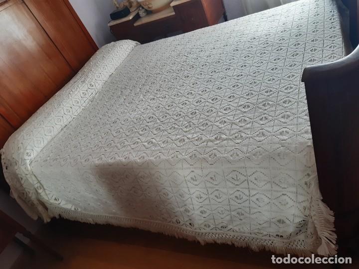 Antig&uuml;edades: COLCHA DE ENCAJE MECANICO CON FLECOS. - Foto 1