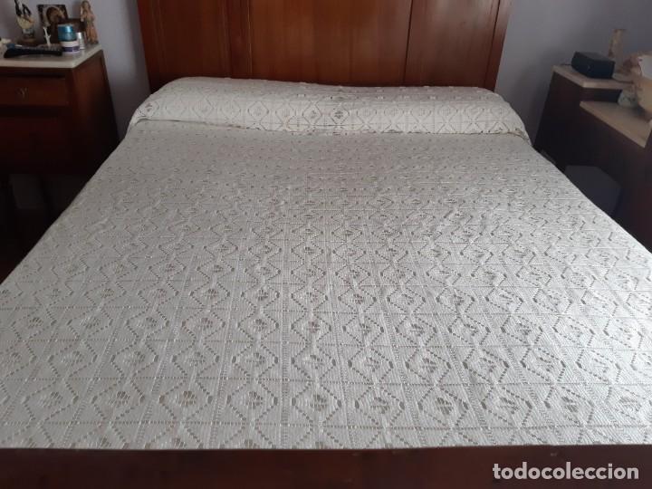 Antig&uuml;edades: COLCHA DE ENCAJE MECANICO CON FLECOS. - Foto 2