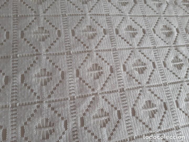 Antig&uuml;edades: COLCHA DE ENCAJE MECANICO CON FLECOS. - Foto 5