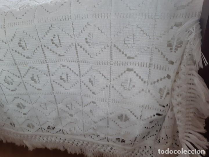 Antig&uuml;edades: COLCHA DE ENCAJE MECANICO CON FLECOS. - Foto 8