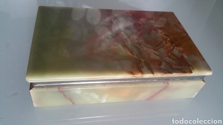 Antig&uuml;edades: Caja de alabastro, veteada en verde y marr&oacute;n. - Foto 1