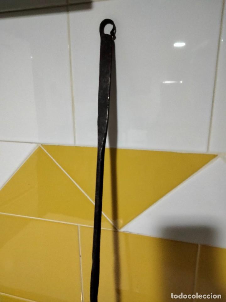 Antig&uuml;edades: ANTIGUO CUCHARON DE HIERRO - Foto 2