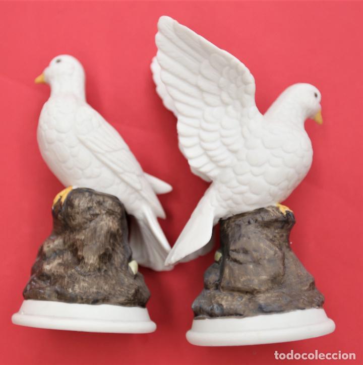 Antig&uuml;edades: Pareja de Palomas de porcelana - Foto 2