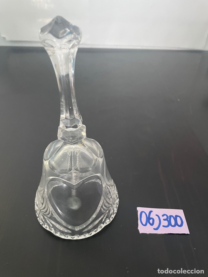 Antig&uuml;edades: Campana de cristal esmerilado - Foto 1