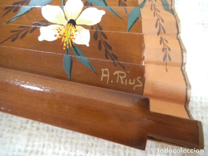 Antig&uuml;edades: ABANICO &uml;CARBONELL &uml; MADERA ( JAZM&Iacute;N - BLANCO ) - Foto 5