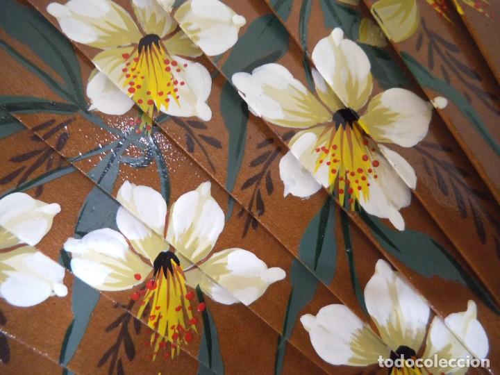 Antig&uuml;edades: ABANICO &uml;CARBONELL &uml; MADERA ( JAZM&Iacute;N - BLANCO ) - Foto 6