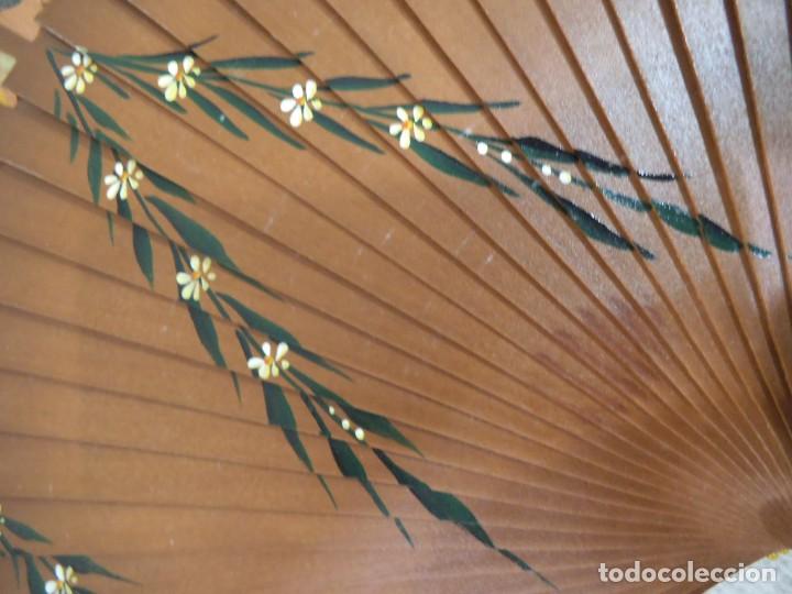 Antig&uuml;edades: ABANICO &uml;CARBONELL &uml; MADERA ( JAZM&Iacute;N - BLANCO ) - Foto 9
