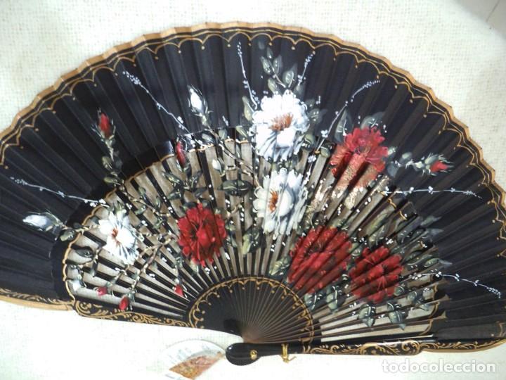 Antig&uuml;edades: ABANICO &uml; CARBONELL &uml; ( NEGRO ) ROJO - BLANCO - Foto 1