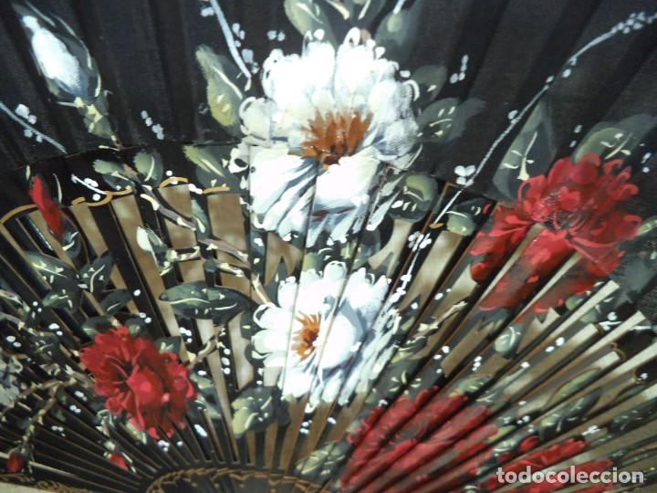 Antig&uuml;edades: ABANICO &uml; CARBONELL &uml; ( NEGRO ) ROJO - BLANCO - Foto 4