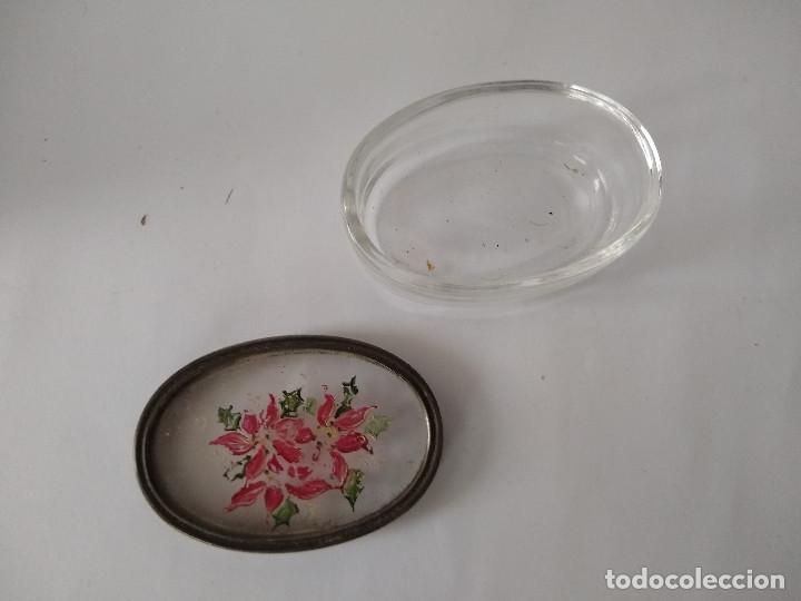 Antigüedades: Antigua cajita ovalada en cristal decorada con flores pintadas a mano Siglo XIX - Foto 3 - 50633729