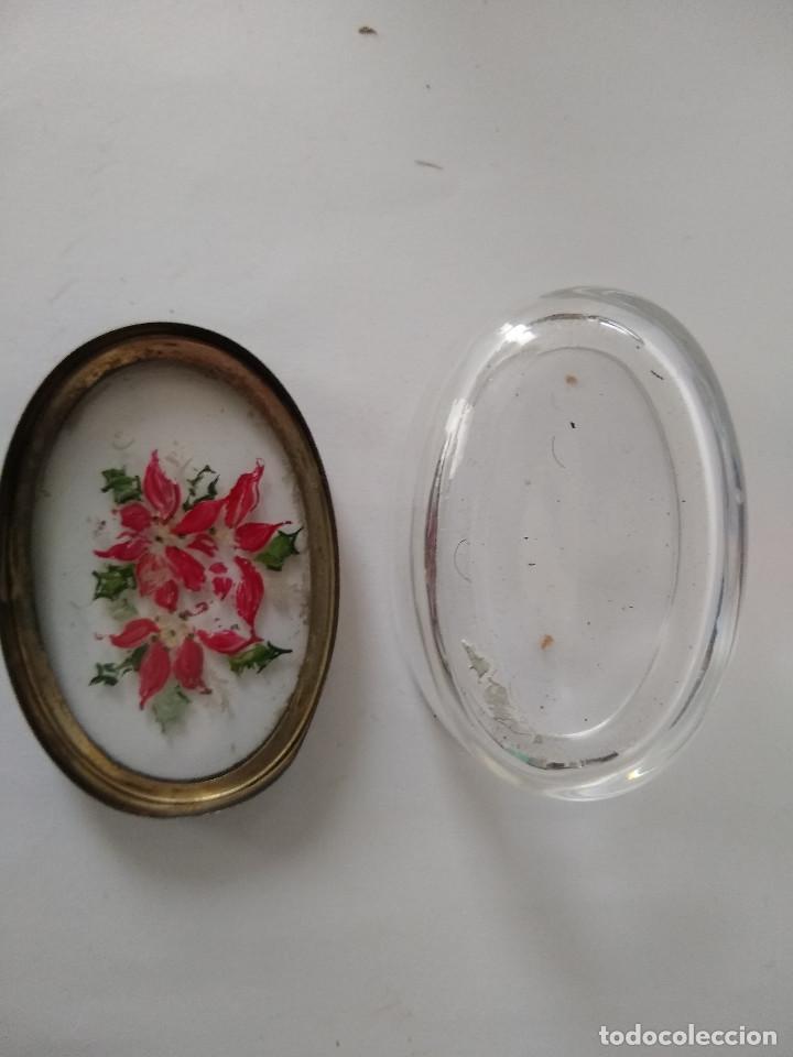 Antigüedades: Antigua cajita ovalada en cristal decorada con flores pintadas a mano Siglo XIX - Foto 7 - 50633729