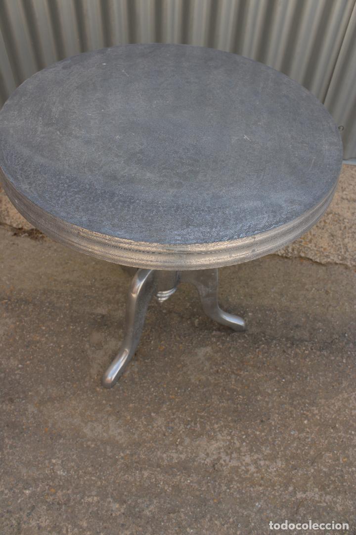 Antig&uuml;edades: mesa vintage velador de aluminio - Foto 3