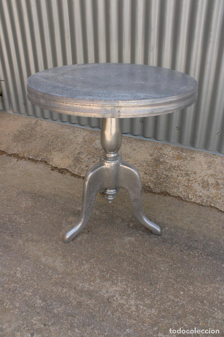 Antig&uuml;edades: mesa vintage velador de aluminio - Foto 4
