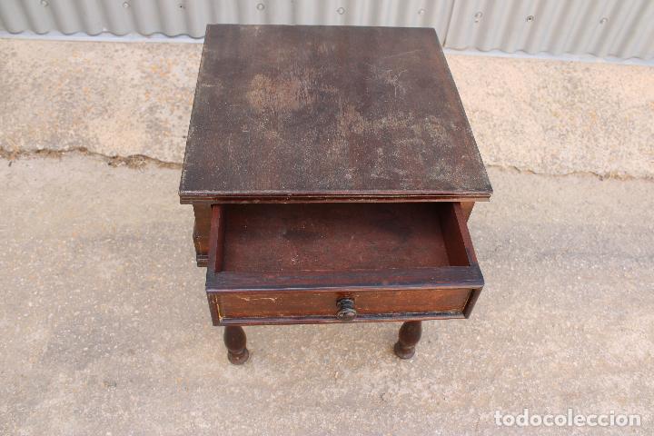 Antig&uuml;edades: mesa auxiliar en madera maciza - Foto 2