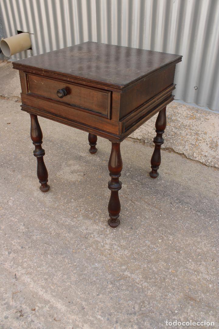 Antig&uuml;edades: mesa auxiliar en madera maciza - Foto 4