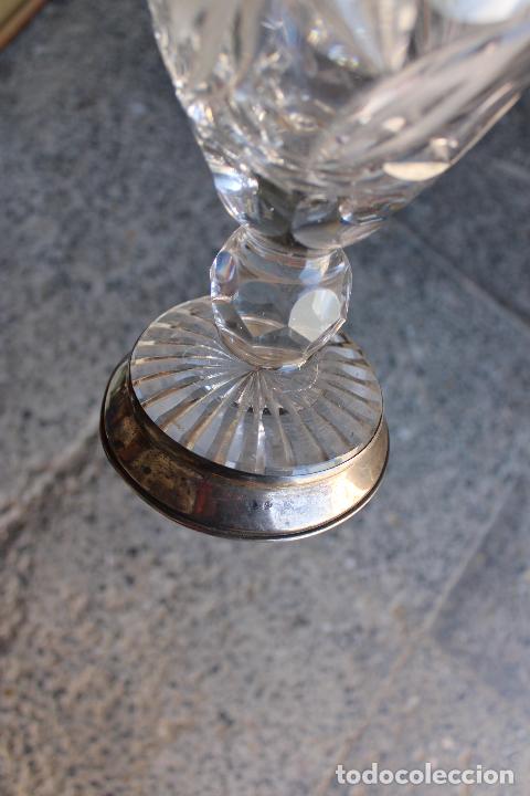 Antig&uuml;edades: jarron de cristal tallado y plata de ley - Foto 2
