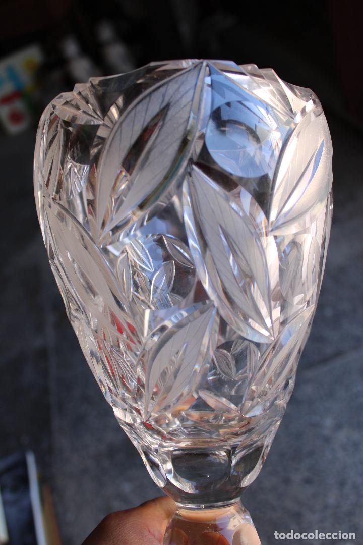 Antig&uuml;edades: jarron de cristal tallado y plata de ley - Foto 8