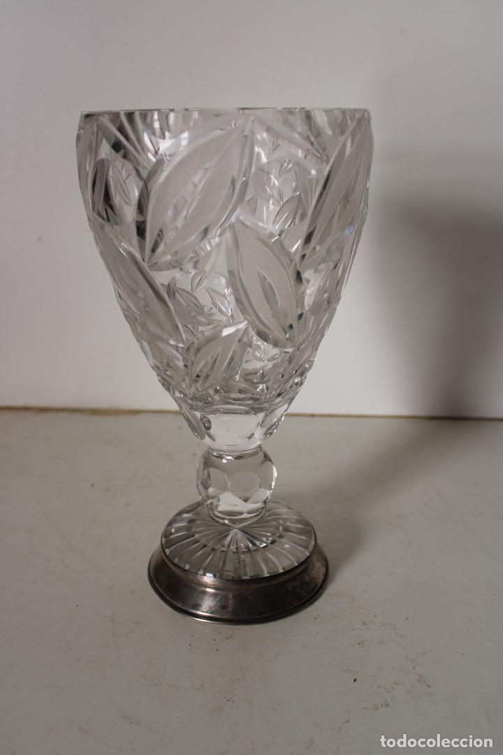 Antig&uuml;edades: jarron de cristal tallado y plata de ley - Foto 1
